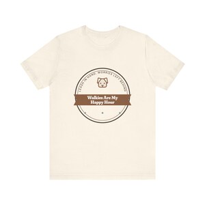 犬の散歩をする人向けTシャツ、「散歩は私のハッピーアワー」、コットンTシャツ（受注生産） 画像 3