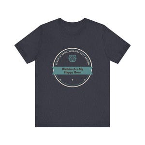 犬の散歩をする人向けTシャツ、「散歩は私のハッピーアワー」、コットンTシャツ（受注生産） 画像 7