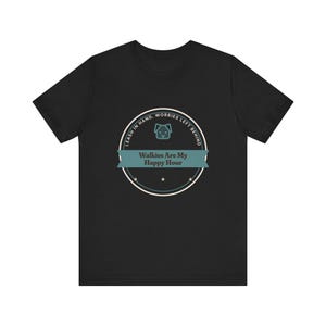 犬の散歩をする人向けTシャツ、「散歩は私のハッピーアワー」、コットンTシャツ（受注生産） 画像 2