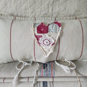 Capa de almofada de linho com bolso de coração, colcha antiga, decoração primitiva de dia dos namorados, decoração simples de celeiro