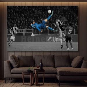 Cristiano Ronaldo Canvas Wall Art,Cristiano Ronaldo Poster,Ronaldo Canvas Print,Man Cave Decor,Gift For Kids,Game Room Art Christmas Gift