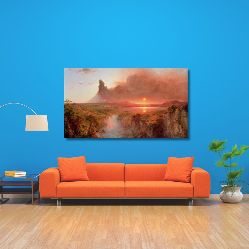 Peut inclure: Une peinture repr&eacute;sentant un paysage dramatique avec une grande montagne en arri&egrave;re-plan, un lac au premier plan et un coucher de soleil flamboyant. Le ciel est rempli de nuages et l'eau refl&egrave;te les couleurs du coucher de soleil.