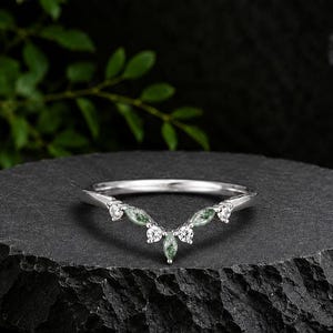 Anillo de compromiso de moissanita y ágata musgosa a juego con corte pera/ovalado/cometa, anillo de cheurón en forma de V, anillo de boda minimalista con curva, anillo apilable.