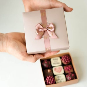 Personalized box of artisanal handmade chocolate, Unique Birthday gift idea Special Birthday present, Luxury gift set, Fresh delicious sweet zdjęcie 10