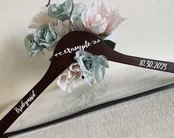 Set of 10 Personalized Wooden Hangers, Custom Hangers, Gifts for Bridesmaids