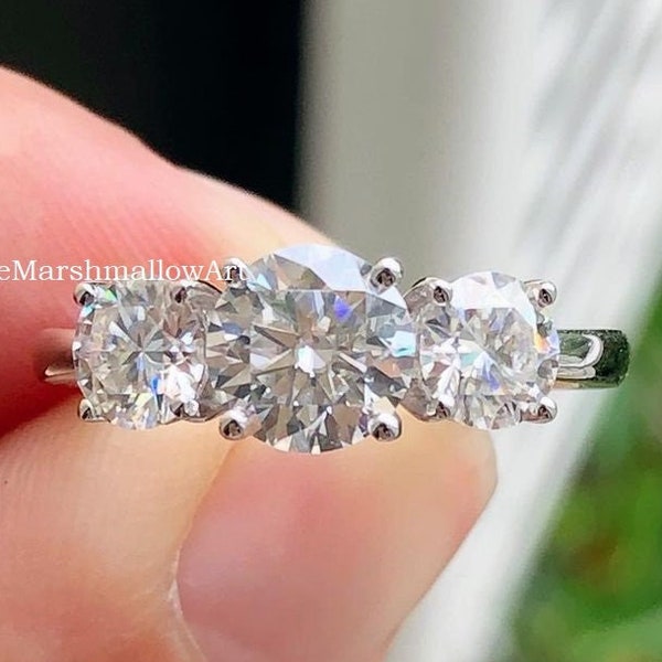 Bague en pierre simulée à trois pierres plaquée or blanc 14 carats / bague de mariage solitaire à trois diamants ronds / bague de mariée sertie de griffes en argent 925