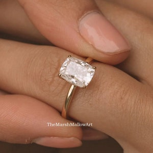2.5CT Kissenschliff Diamant-Ehering in Gelbgold vergoldet / Klassischer länglicher Kissenschliff CZ Ring / 925 Sterlingsilber Ring Bild 1