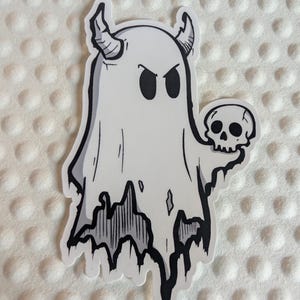 Könnte beinhalten: Rustikales Holzschild mit dem Text "Welcome to our home" in weißen Buchstaben. Das Schild hat eine Used-Optik und ein schlichtes, einladendes Design, ideal für die Dekoration der Haustür.