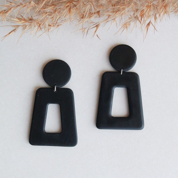 Big black 1960s, 1970s earrings - Retro style earring -Black plastic earrings - Geometric drop trapezia earrings - Statement earrings