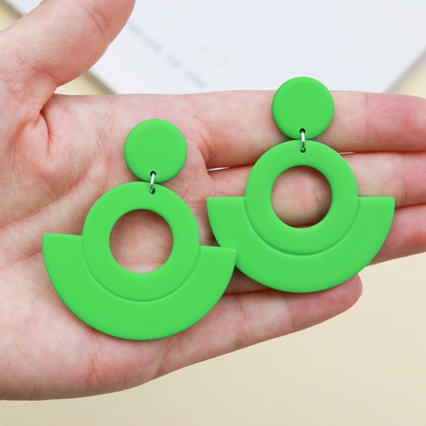 Bright green statement circle earrings - Big retro style neon green polymer clay earrings - Trendy spring/summer colors plasic earrings