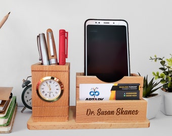 Organizer da scrivania Portapenne in legno personalizzato, regalo per medici, infermieri, docking station per ufficio con orologio da scrivania ordinato