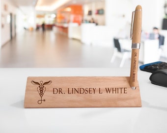 Personalisierte Hölzerne Schreibtisch Namensschild & Stift-Set: Engraved Office Decor