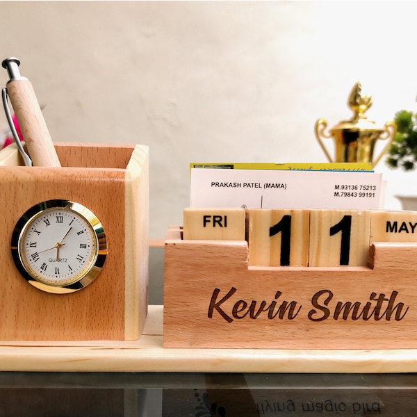 Organiseur de bureau personnalisé en bois avec porte-stylo, cadeau pour lui, station d'accueil avec horloge de date, rangement de bureau