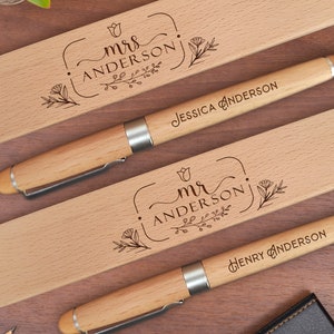 Stylos à bille gravés M. et Mme, ensemble stylo et étui en bois personnalisés, cadeau pour mariage, mariage en couple, cadeau stylet image 1