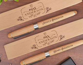 Mr. und Mrs. Gravierte Kugelschreiber, personalisierte Holzstift und Etui Set, Geschenk für Hochzeitsbevorzugung, Paar Ehe, Stylo Geschenk