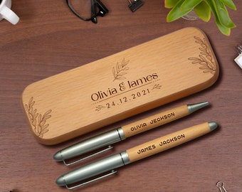 Benutzerdefinierte Stifte-Set Holz personalisierte Stift und Etui Set mit Name & Datum für Paar, Hochzeitsgeschenk, Geschenk für Braut, Bräutigam, Geburtstagsgeschenk