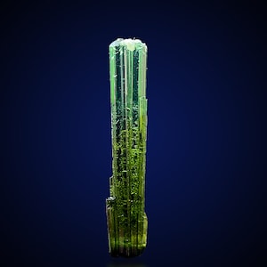 Splendido cluster di cristalli di tormalina blu-verde, cristallo di tormalina terminato da Skardu ~ 10,95 ct