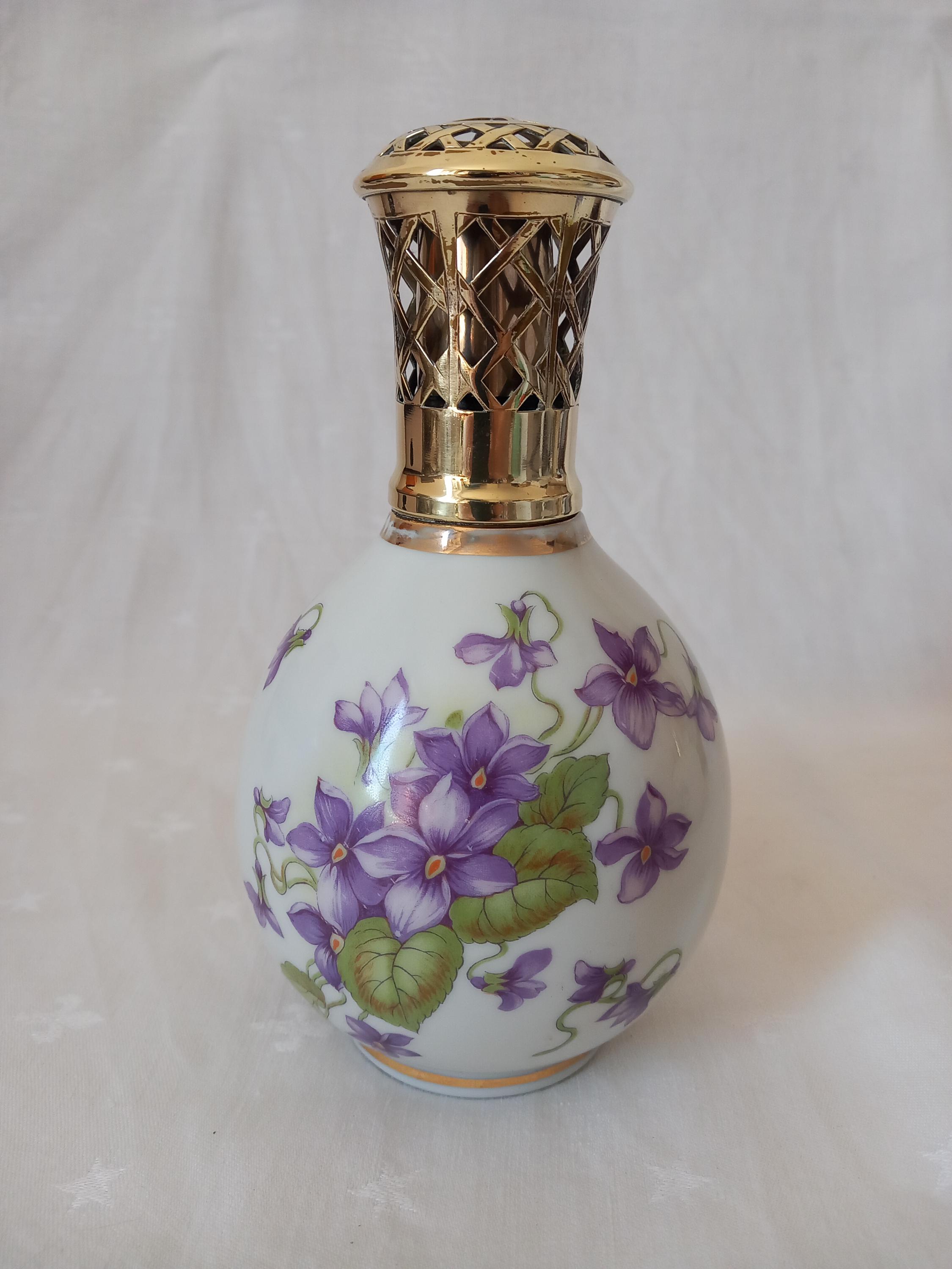 Lampe Berger Paris – Modèle Floral Noir Sur Porcelaine Blanche – Monture Ajourée – D'occasion Parfaite