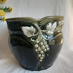 Antique majolica/barbotine cachepot, late 19th/early 20th century