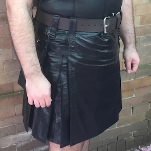 Latest Design Real Leather Kilt For Men&#39;s With Cargo Pockets Pleated Design Scottish Style Utility Kilt Costume Steampunk Kilt