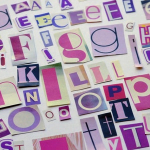 Lettere viola tagliate, forniture per album, creazione di biglietti, artigianato, riciclato, arte della carta, lettere di riscatto, decoupage, tipo