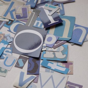 Letras recortadas en azul, materiales para álbumes de recortes, océano, fabricación de tarjetas, manualidades, reciclado, arte en papel, pasteles, cartas de rescate, decoupage, tipografía