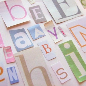 Lettere colorate, pastello, ritagliate, articoli per scrapbooking, creazione di biglietti, artigianato, carta riciclata, arte della carta, lettere di riscatto, decoupage, caratteri