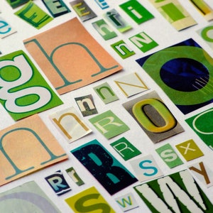 Lettres coupées vertes, fournitures de scrapbooking, fabrication de cartes, Saint-Patrick, art du papier, lettres de rançon, découpage, police d'écriture