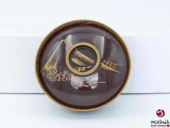 Bol à soupe japonais ancien en bois laqué brun avec décor doré du Mont Fuji