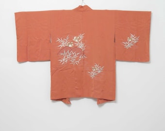 Traditionelle japanische Haori-Jacke aus heller Seide für Damen in rosa Farbe, verziert mit Mandarinen-Enten
