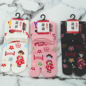 Calzini giapponesi in stile tabi per donna con raffigurazioni di geishe e altri simboli del Giappone, taglia 35-39