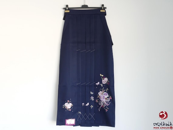 Hakama japonais traditionnel pour femme andon bakama bleu avec des fleurs brodées