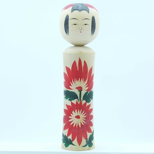 Traditional Japanese Narugo style dento Kokeshi doll with its box, item signed by Japanese artisan Kakizawa Koretaka