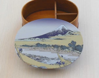 Japanese cedar wood bento box depicting one of Hokusai's 36 Views of Mount Fuji