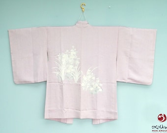 Chaqueta ligera tradicional japonesa haori para mujer en seda rosa decorada con flores silvestres blancas