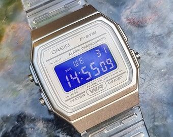Casio F91W « Violet minuit » personnalisée Casio mod - Montre numérique vintage Casio blanche transparente modifiée - Bracelet transparent