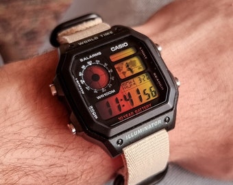 Casio Royale AE1200WH "Sunrise" - Aangepast zwart Casio horloge - Vuurrood verloop - Beige band - Siliconen olievulling - Gemodificeerde Casio Vintage