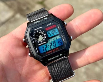 Dark Moon – Modifizierte Uhr basierend auf Casio AE-1200 – Polarblauer Farbverlaufsbildschirm + Mond - Casio Royale – Hydro Mod – Custom Digital Casio Mod