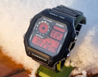レッドメタルロワイヤル – カシオ AE-1200 をベースにした改造腕時計