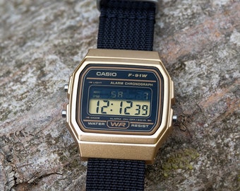 F91-W « Black Gold » Casio Mod - Montre Casio modifiée en or avec double écran polarisant - Négatif noir en haut - Positif or en bas