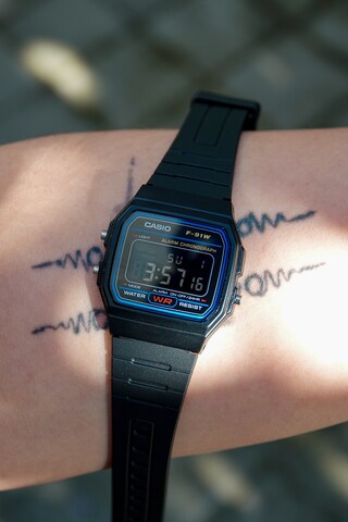 Casio F-91WM-7A Orologio Unisex Al Quarzo – Vintage, Bracciale E Cassa In Resina Nera, Quadrante Analogico Nero, Stile Casual