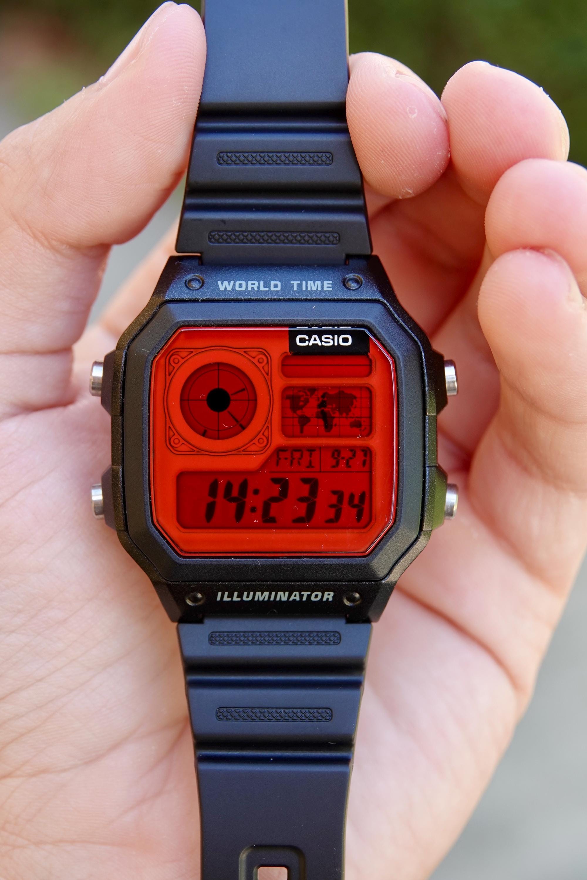 CASIO カシオ 腕時計 AE1200 カスタムモデル Crimson Pulse – カシオ AE-1200 をベースにした改造腕時計 – 赤い画面