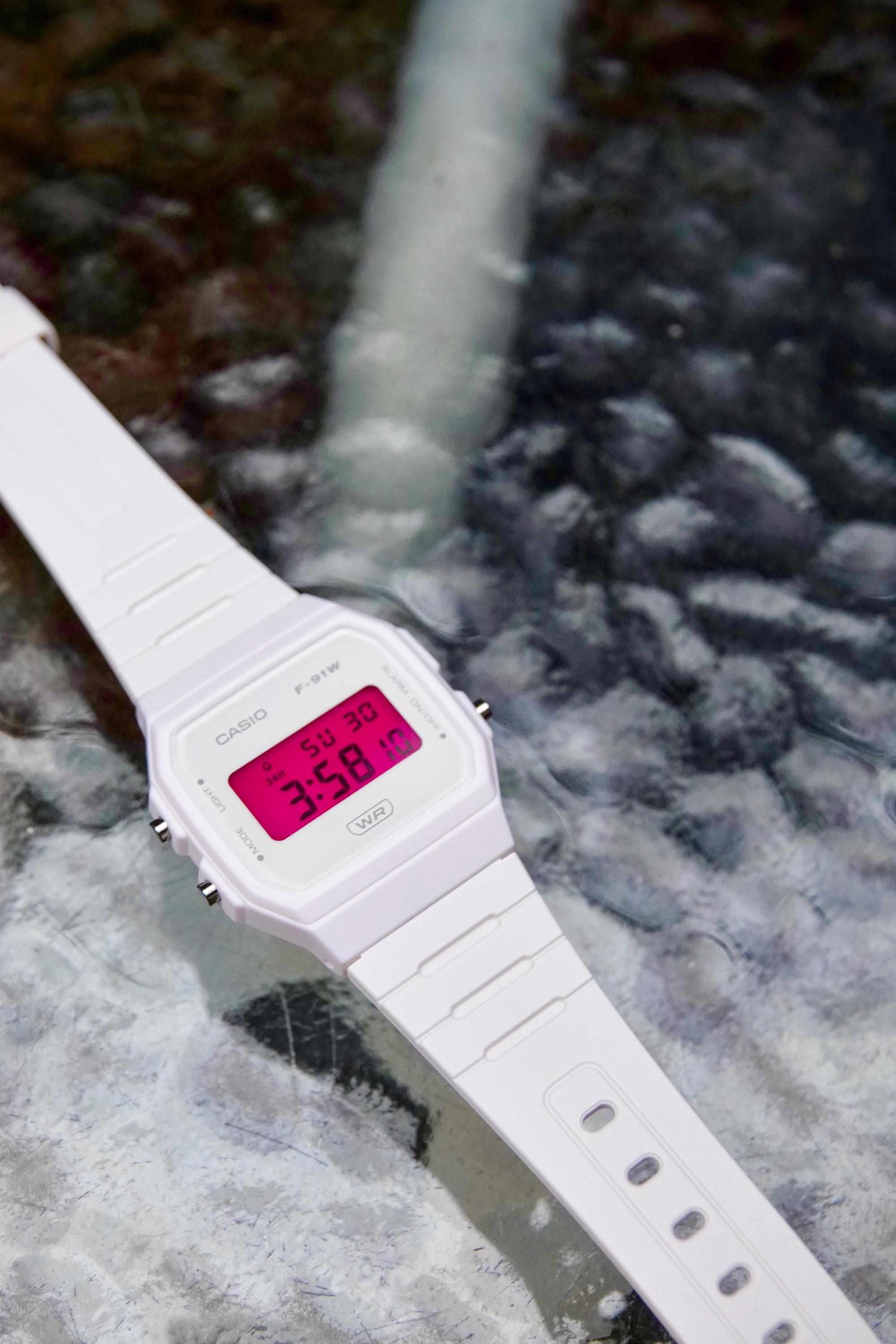 店舗 配送 CASIO F-91W 新色の Pink✕White サウナ時計カスタム 【公式 