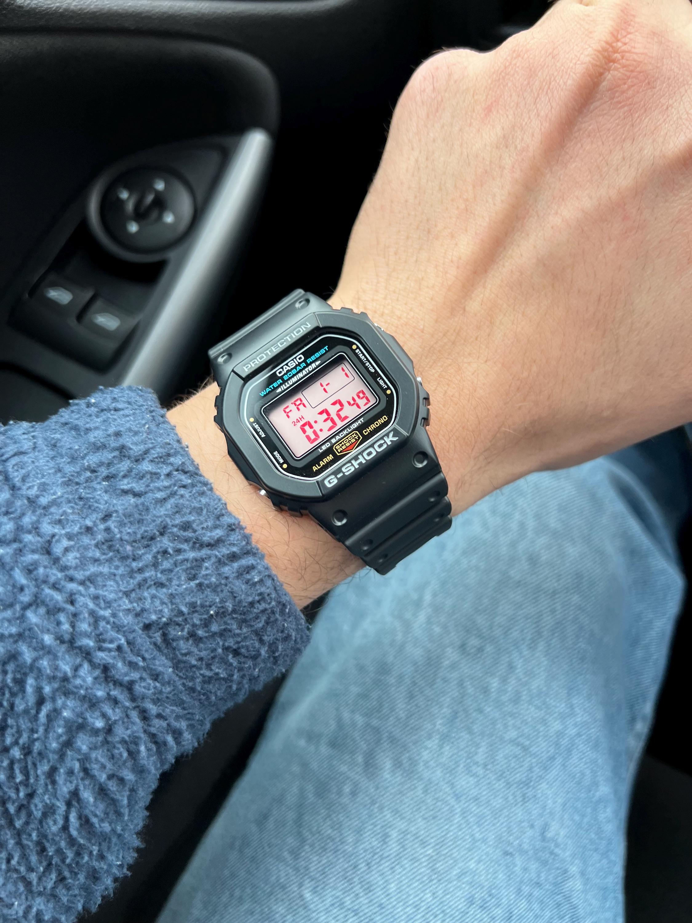 ストロベリークリア – 改造G-Shock DW-5600 – レッド偏光ディスプレイ