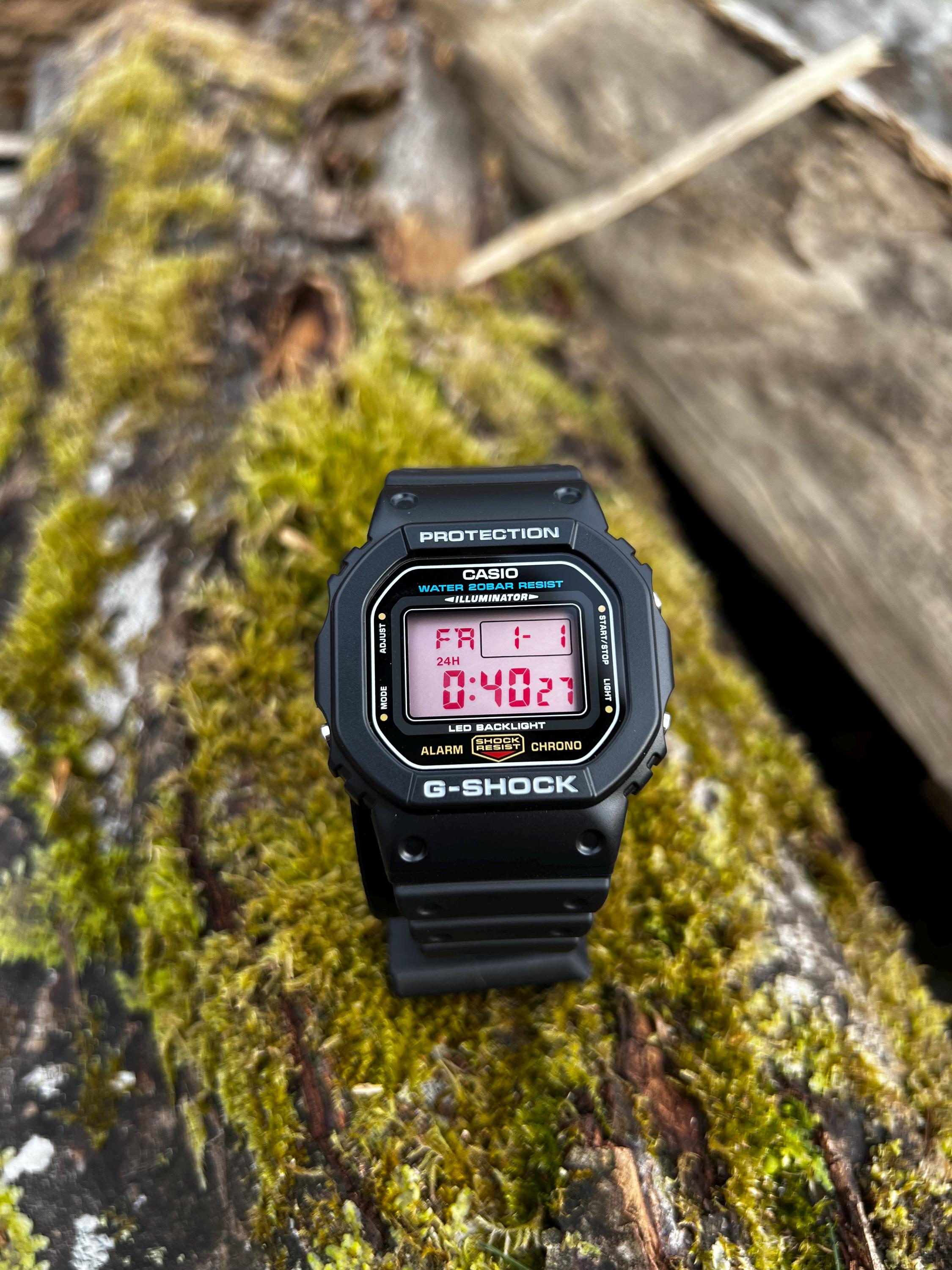 ストロベリークリア – 改造G-Shock DW-5600 – レッド偏光ディスプレイ