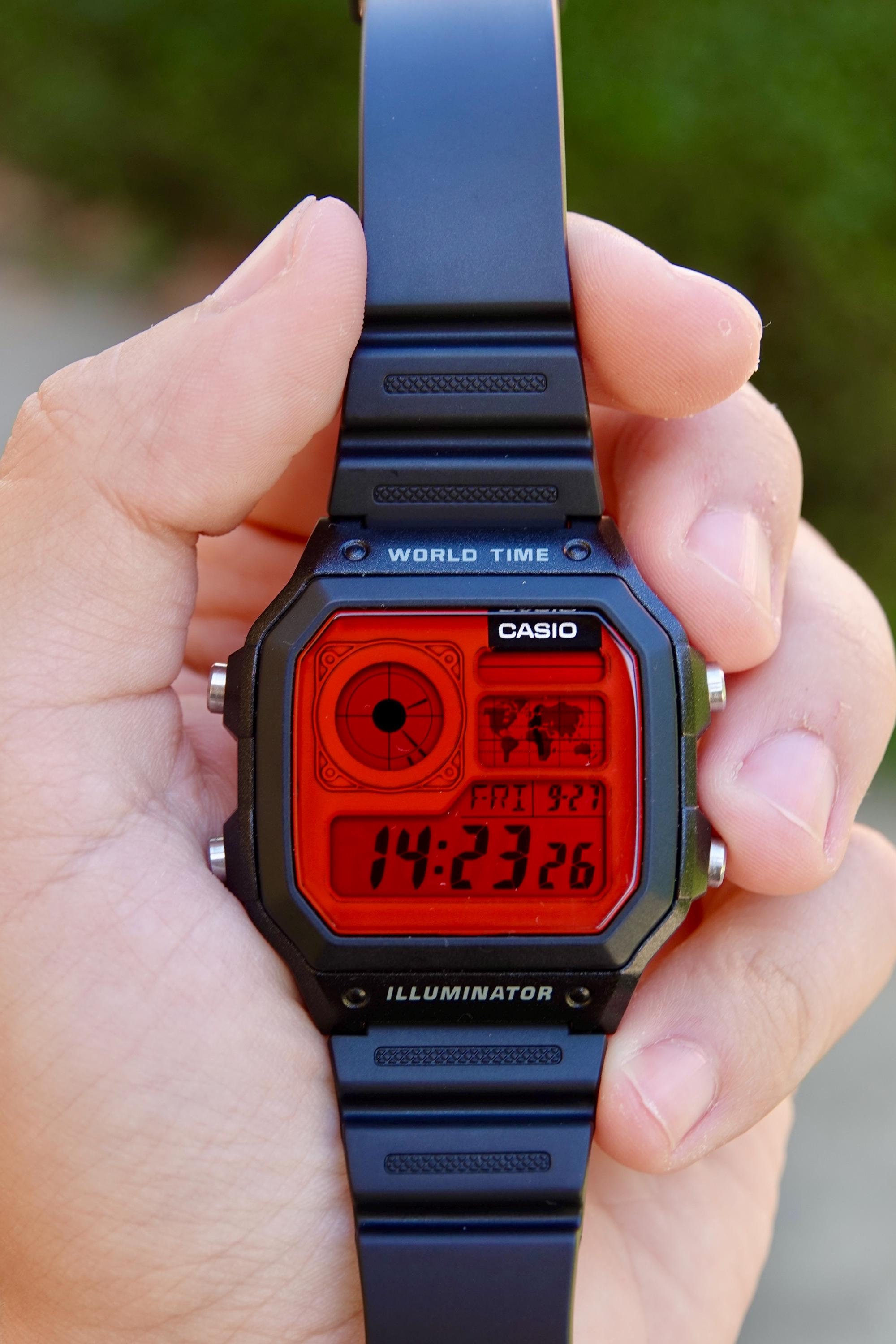 Crimson Pulse – カシオ AE-1200 をベースにした改造腕時計 – 赤い画面