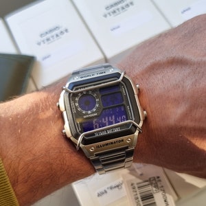 Casio AE1200WHD Midnight Royale personnalisée Montre Casio vintage personnalisée Écran violet Bracelet en métal Protection chromée Remplissage d'huile image 4