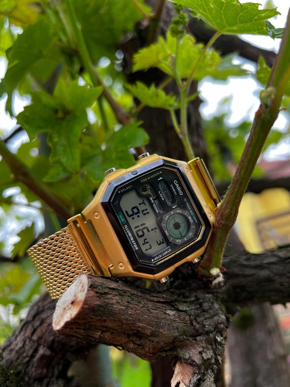 Golden Cage – Casio AE-1200 – WS-1700をベースに改造した腕時計、CNC