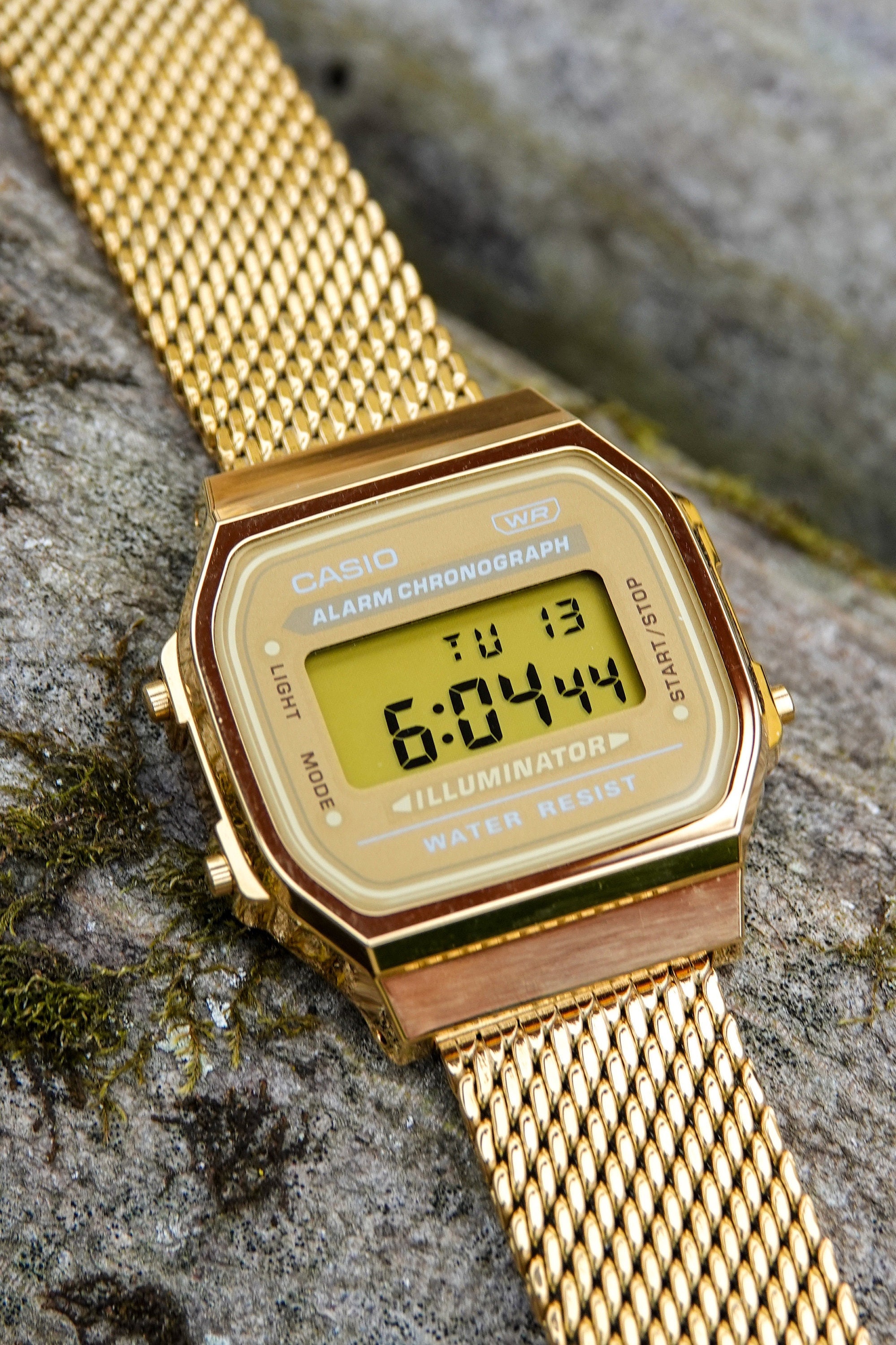 ゴールドメッシュ - カシオA168をベースにした改造時計 - 重厚な