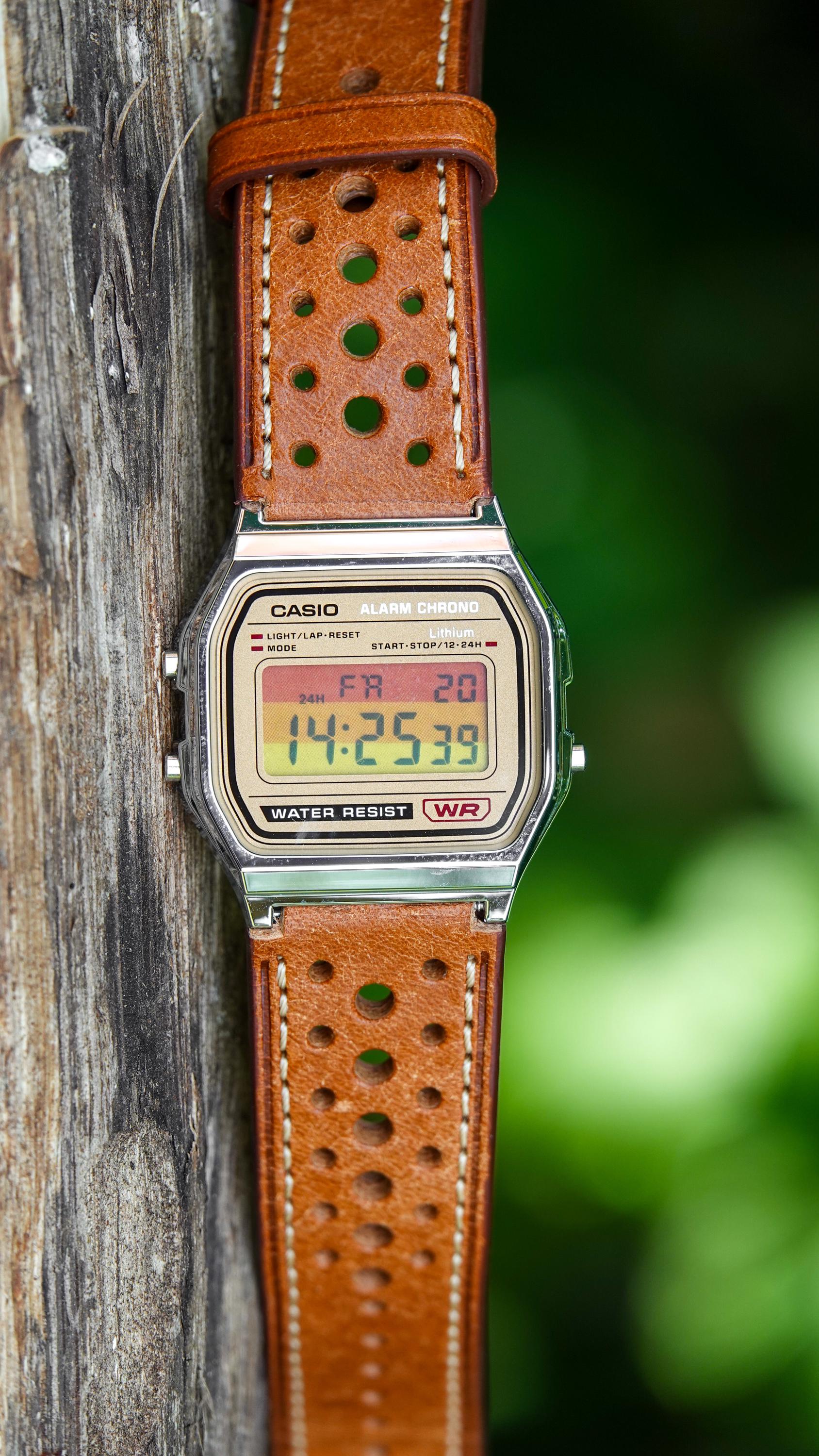 CASIO デジタル腕時計 ★フルメタル、カスタムしてます★ 腕元からファッションをアップグレードする、煌びやかなNew
